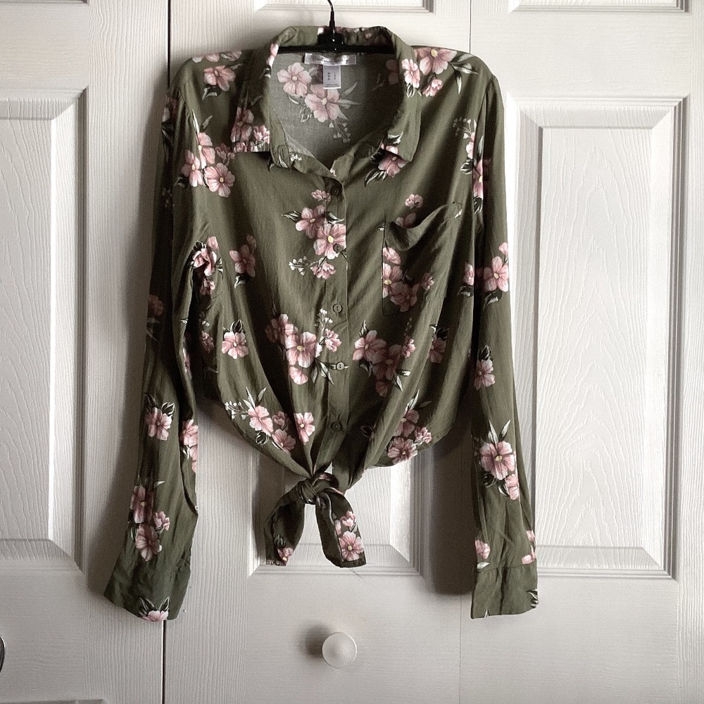Streetwear Society Long Sleeve Olive w/Pink Floral Crop Top w/tie Size L